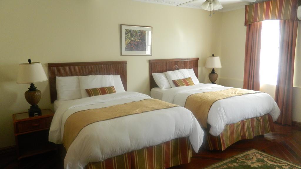 Cara Lodge Hotel Georgetown Esterno foto