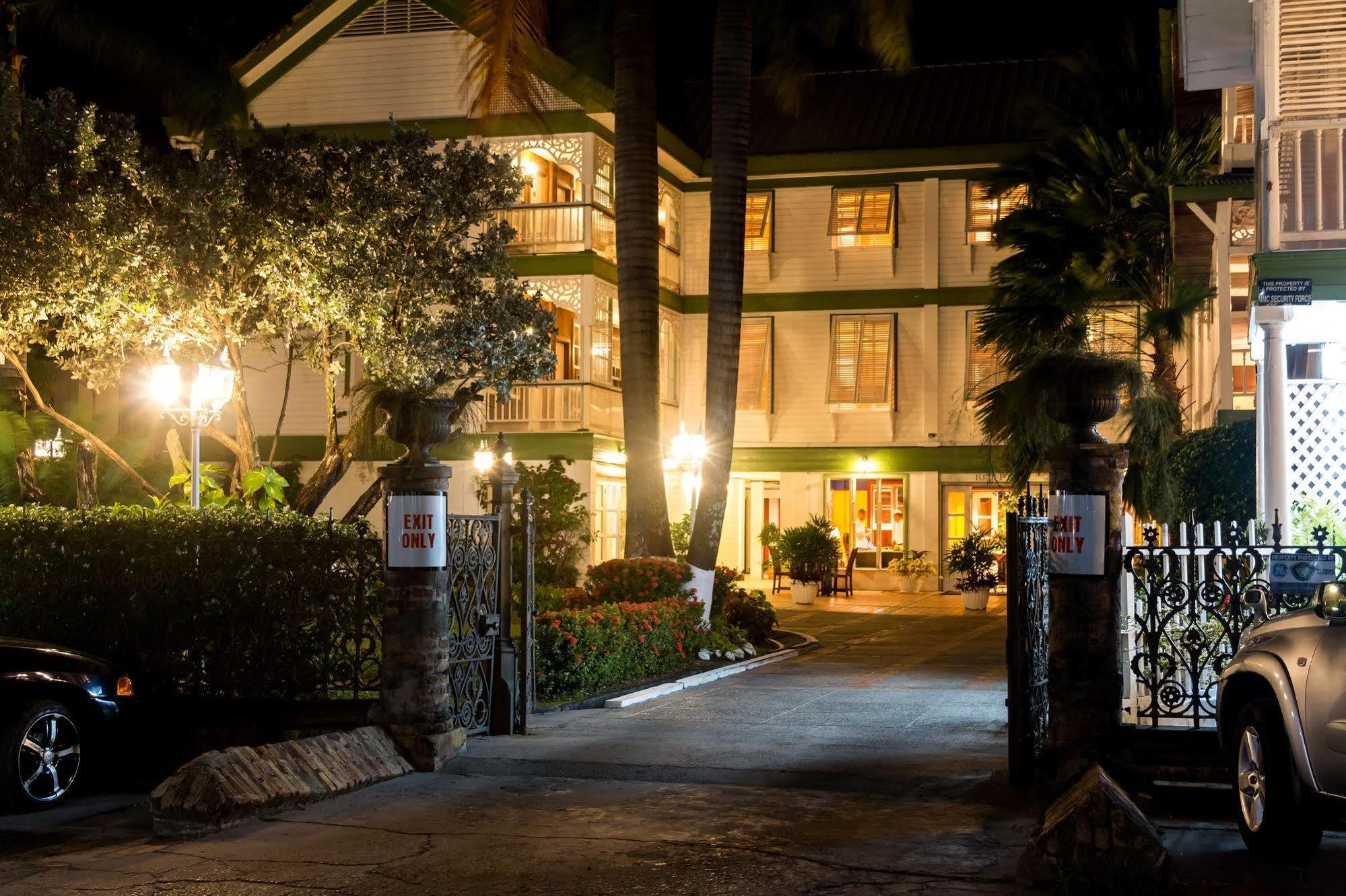 Cara Lodge Hotel Georgetown Esterno foto