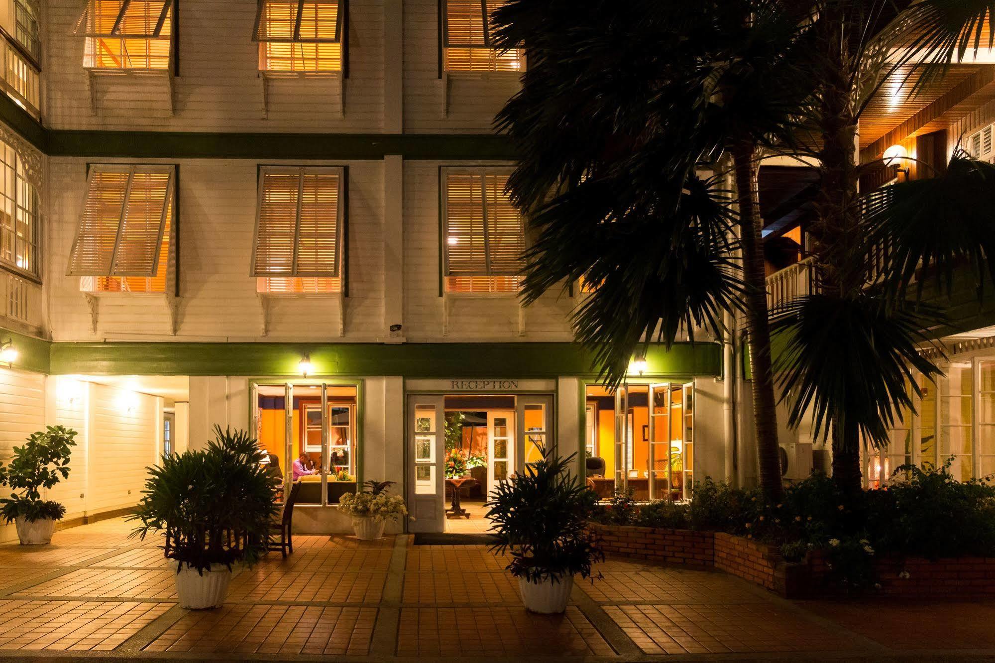 Cara Lodge Hotel Georgetown Esterno foto