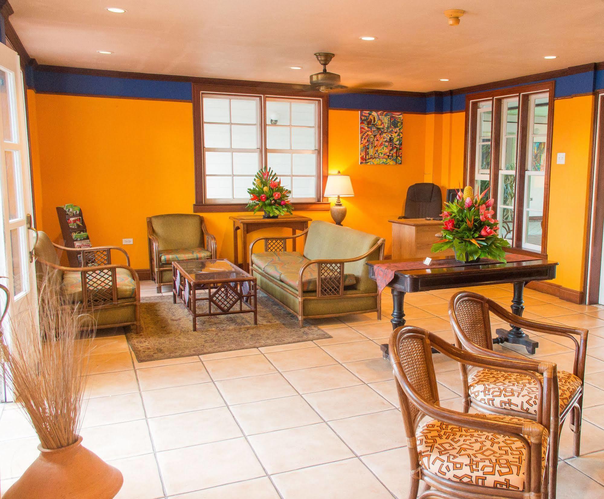 Cara Lodge Hotel Georgetown Esterno foto