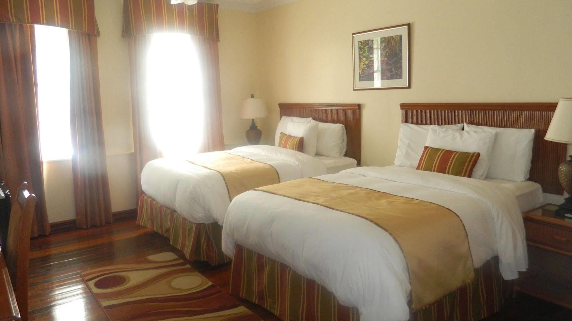 Cara Lodge Hotel Georgetown Esterno foto