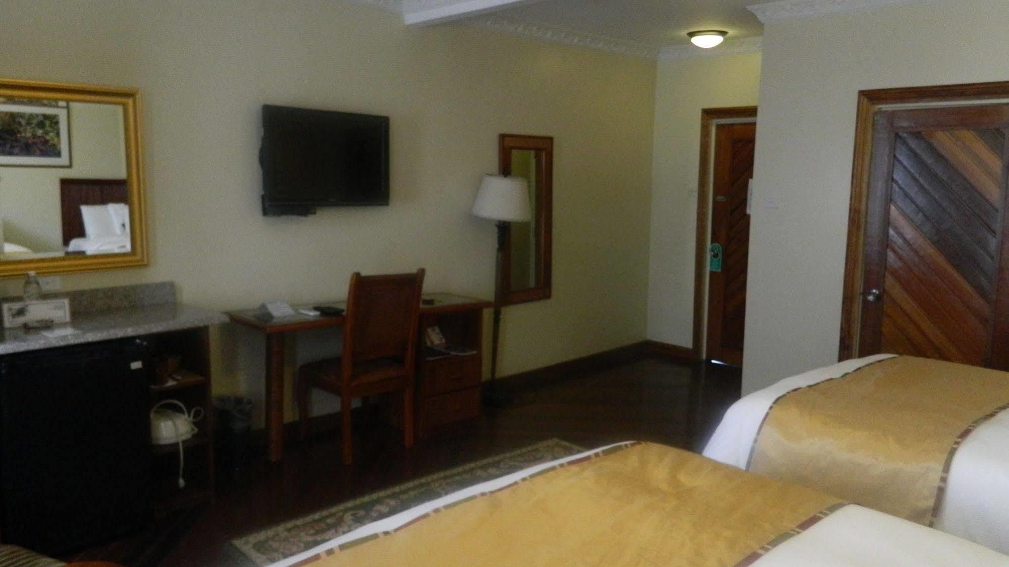 Cara Lodge Hotel Georgetown Esterno foto